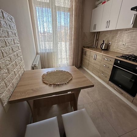 Апартаменти На Злуках Ternopil Exterior photo